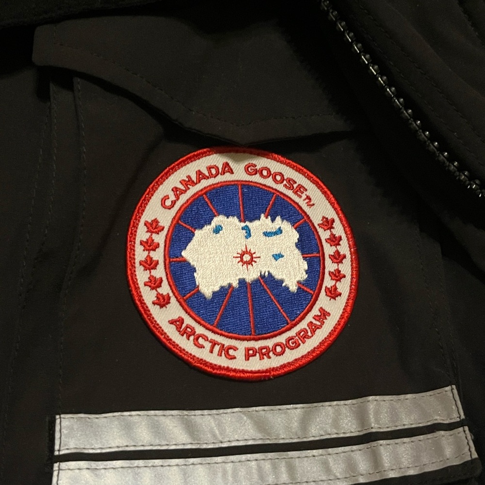 NEW HOLOGRAM TAG CANADA GOOSE SNOW MANTRA SMALL PARKA JACKET BLACK NEW W TAGS - Picture 5 of 16